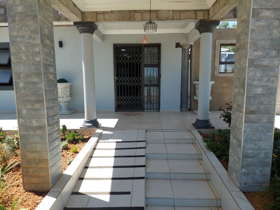 To Let Commercial Property for Rent in Roosheuwel North West